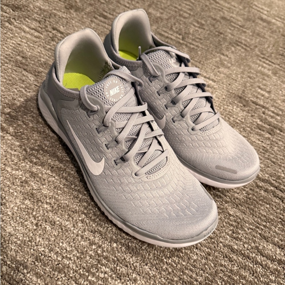 Nike Light Gray Athletic Shoes 8